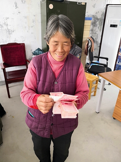 春认一棵树 秋收一份福――必威BETWAY西汉姆联果树采摘权认领活动圆满结束