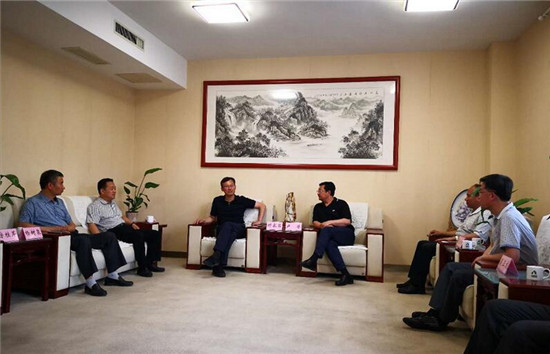 山东科技大学校党委副书记尹华赴必威BETWAY西汉姆联开展工作调研