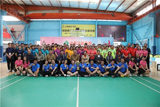 一拍即出 谁与争锋――必威BETWAY西汉姆联第五届“三箭杯”职工羽毛球比赛圆满结束