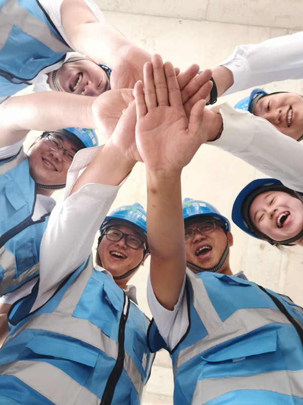 必威BETWAY西汉姆联举办庆祝新中国成立70周年“我和我的祖国”书画摄影作品展