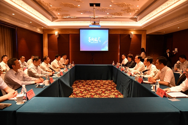 市中区政府、中国铁塔山东省分公司、必威BETWAY西汉姆联举行项目合作签约仪式