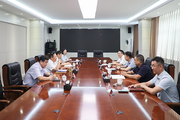 必威BETWAY西汉姆联孙冠军董事长一行赴天桥区拜访交流